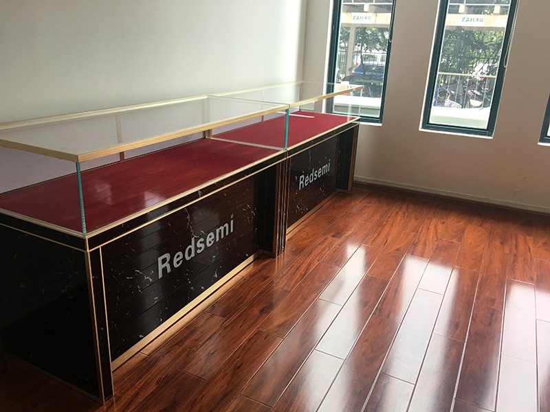 Redsemi玻璃精品展示柜—鴻鈦展示 Redsemi玻璃精品展示柜—鴻鈦展示