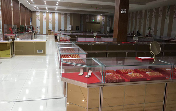 玻璃轉角柜價值三個維度了解