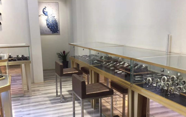 成都展柜定制廠家選擇三個(gè)細(xì)節(jié)很重要