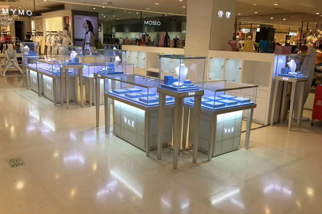 強調珠寶展柜的色彩表現的緣由 強調珠寶展柜的色彩表現的緣由